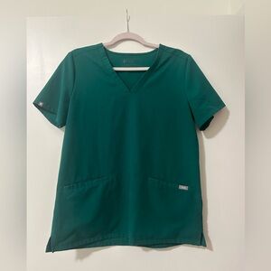 FIGS double pocket scrub top💚